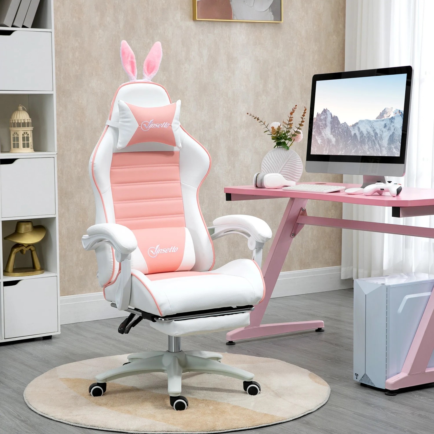 Rosa Gaming-Stuhl mit Hasenohren, Kunstleder, verstellbar und mit Fußstütze.