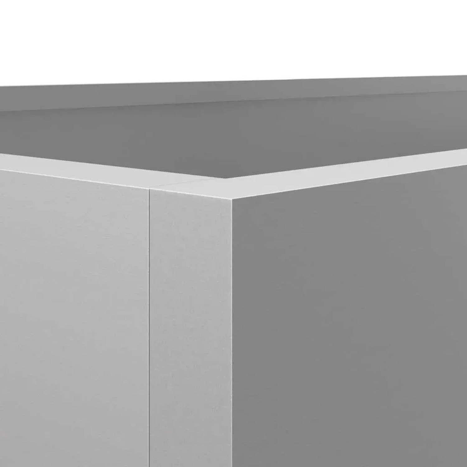 Silberner Pflanzkübel aus verzinktem Stahl, Detailansicht einer Ecke mit glatter Oberfläche.