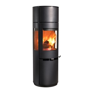 Schwarzer Aduro Kaminofen 9.7 mit Feuer, 6 kW, Stahl, Energieeffizienzklasse A+