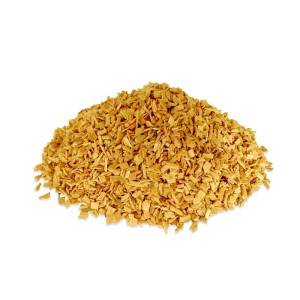 Haufen goldbrauner PINI Räucherchips aus Erlenholz, 4-6 mm, für Grill und Smoker. Ideal zum Räuchern von Fisch.