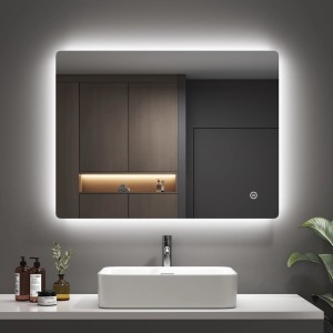 Rechteckiger LED Badspiegel 80x60 cm mit Touchschalter und Antibeschlagfunktion über Waschbecken.