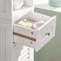 Detailaufnahme: Weißer SoBuy Badschrank mit offener Schublade und Badutensilien.