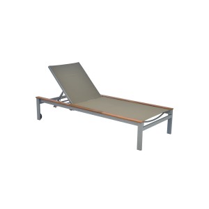 Merxx Naxos Sonnenliege mit verstellbarer Rückenlehne und Akazienholz-Applikationen.