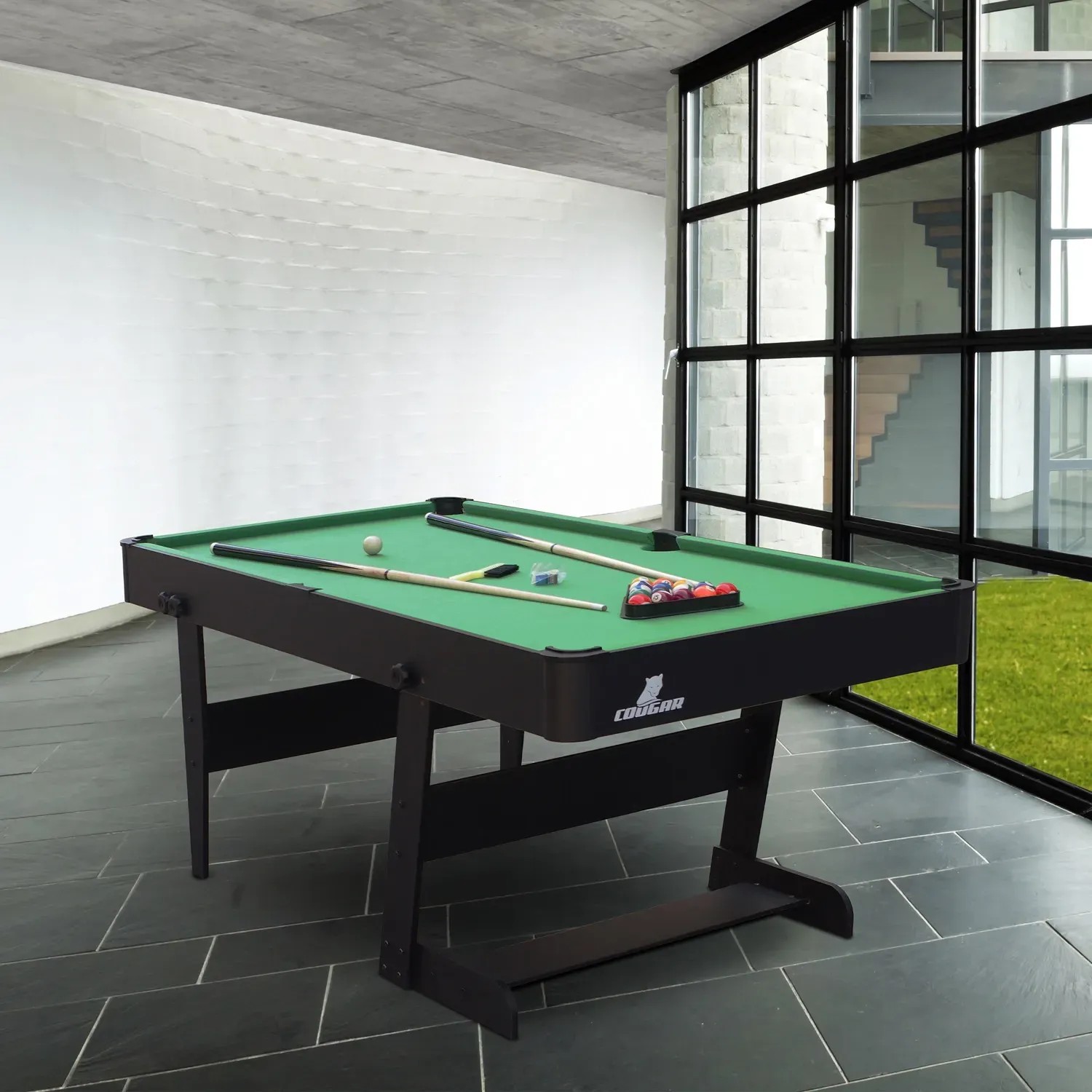 Schwarzer Cougar Billardtisch Hustle XL, faltbar mit Zubehör. Ideal für Spiel & Spaß.