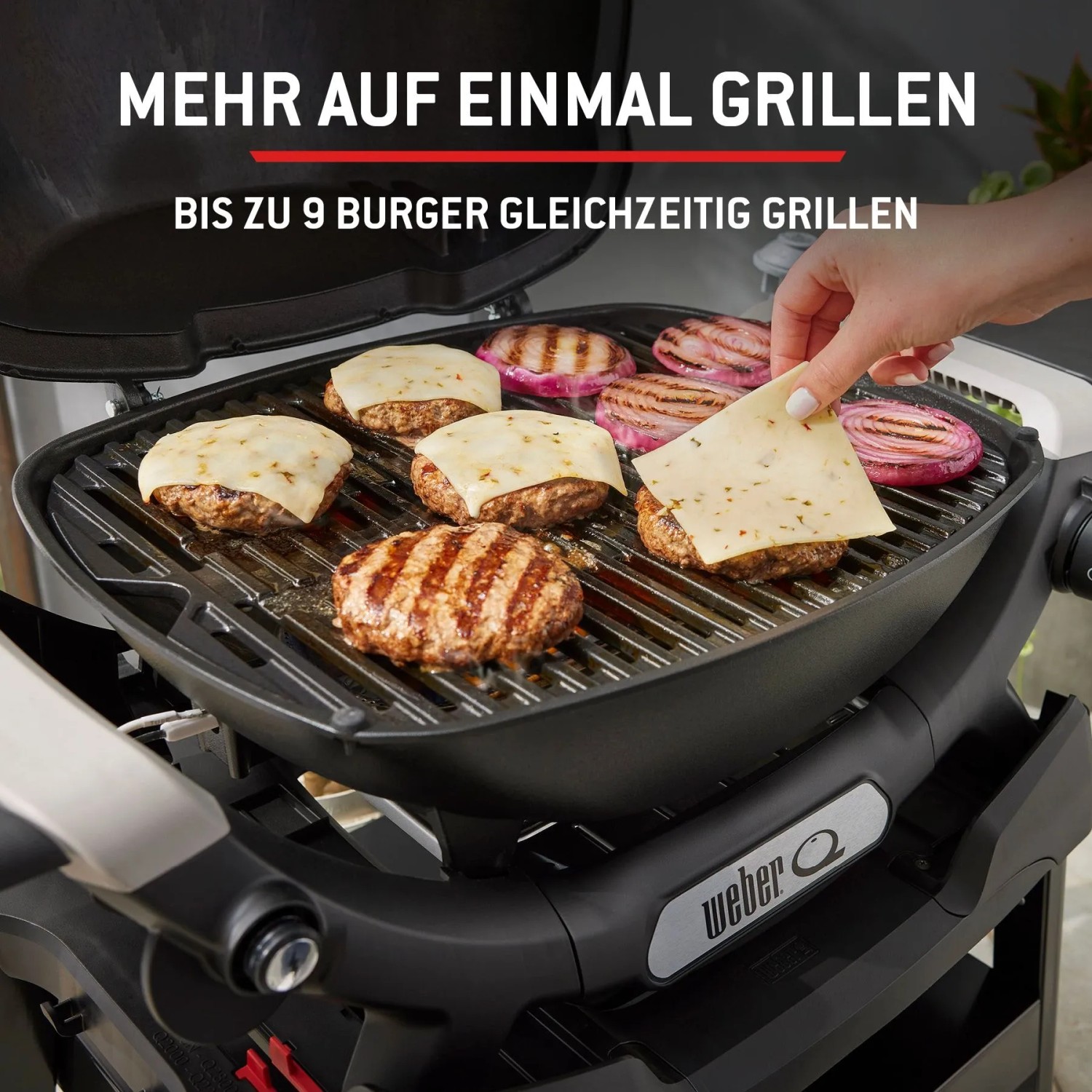 Weber Gasgrill Q1100N: Burger und Gemüse werden auf dem Grill zubereitet.