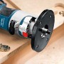 Bosch Professional GKF 600 Kantenfräse im Handwerkerkoffer auf Holzuntergrund.