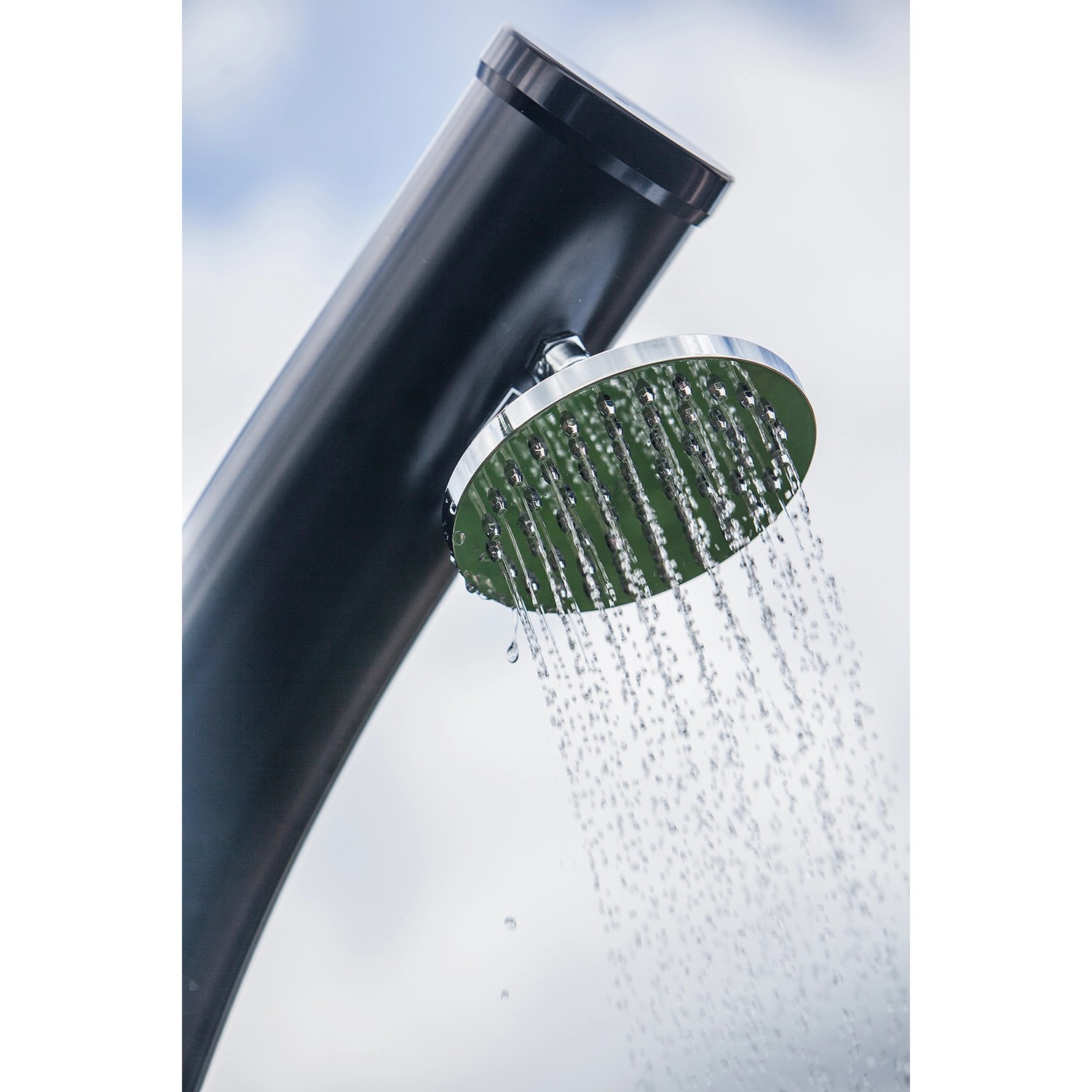 Summer Fun Solardusche Menorca, 20 l, mit Duschkopf und Wasserstrahl im Detail.