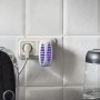 Gardigo Insektenvernichter-Stecker im Einsatz, Insektenschutzzubehör für Steckdose mit UV-Licht.