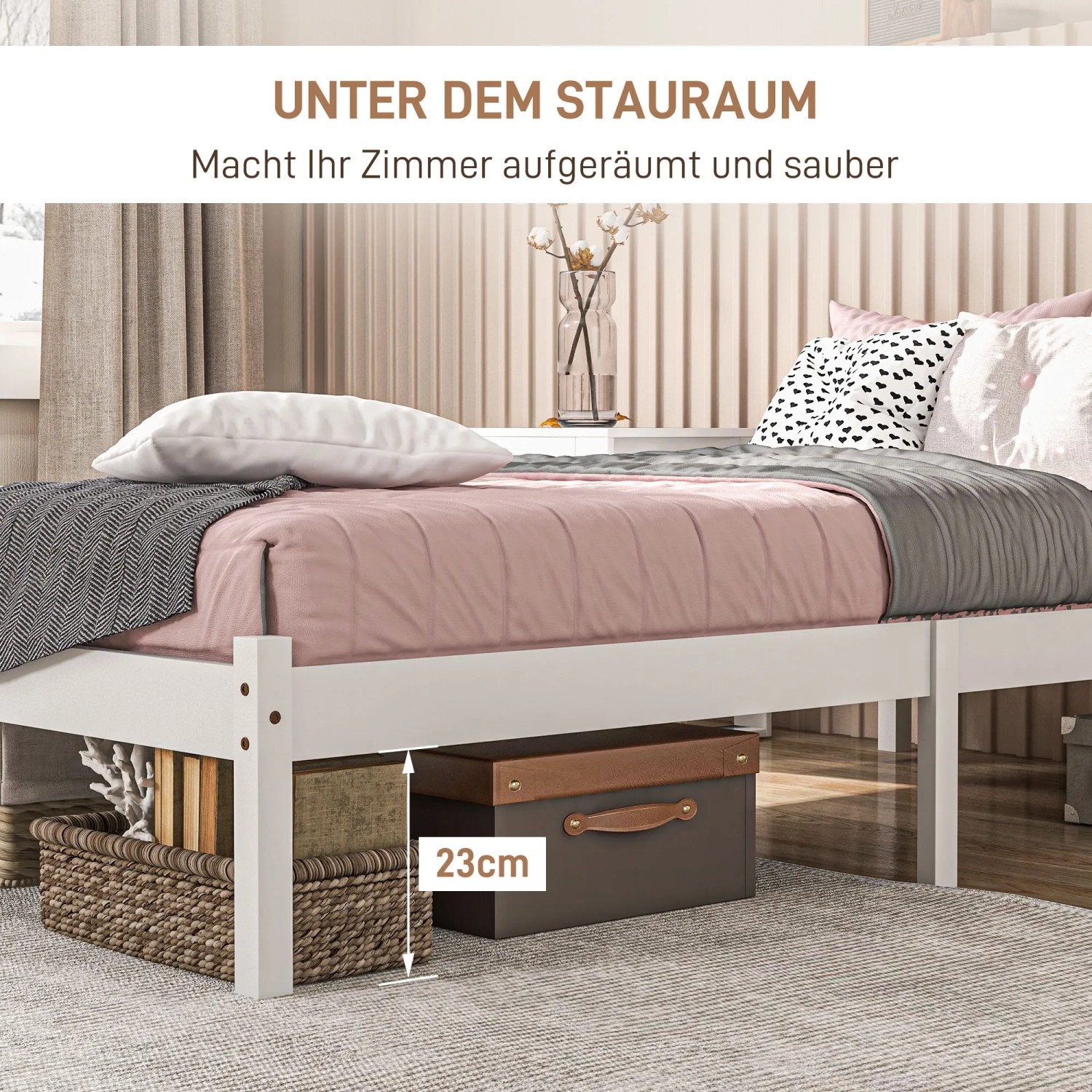 Weißes Holzbett mit Lattenrost und Stauraum unter dem Bettrahmen.