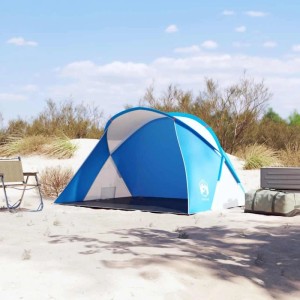Azurblaues Pop-Up Strandzelt auf Sandstrand, offen, mit Stuhl und Tasche. Schneller Aufbau, ideal für Camping.