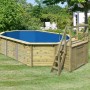 Karibu Holzpool Set mit Sonnenterrasse und Leiter im Garten.
