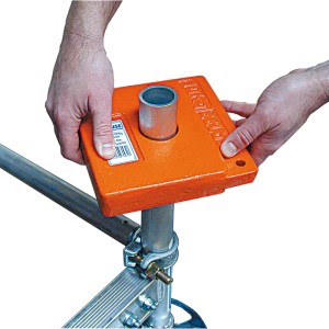 Krause Climtec Ballastgewicht 10 kg in Orange zur Erhöhung der Standsicherheit von Gerüsten.