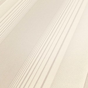 Beige Vliestapete mit Streifenmuster, Tadessi Nino – klassische Streifentapete für Wohnräume.
