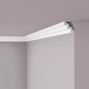 Weiße NOEL & MARQUET NMC ST3 Eckleiste (2m) als Zierleiste an einer Wand.