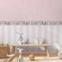 A.S. Creation Vlies-Bordüre mit Blümchen und Vögeln in Grün, Rosa und Lila im Kinderzimmer.
