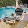 Schwarze, klappbare SoBuy Gartenliege OGS35-SCH mit Seitentasche und verstellbarer Rückenlehne am Pool.