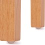 Detailaufnahme: Helle Holzbeine des roten MCW Esszimmerstuhls Littau mit Bodenschonern.