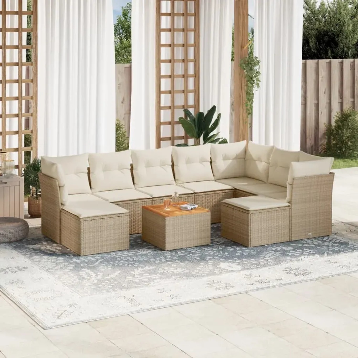 Beige 10-tlg. Garten-Sofagarnitur aus Polyrattan mit Kissen und Tisch für Terrasse oder Garten.