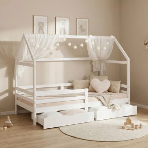 Weißes Kinderbett 90x200 in Hausform aus Kiefernholz mit Bettkasten und Rausfallschutz.