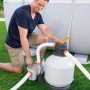 Bestway Flowclear Sandfilteranlage mit Zeitschaltuhr im Einsatz am Pool.