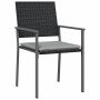 Schwarzer vidaXL Gartenstuhl aus Poly Rattan mit Armlehnen und grauem Sitzkissen.