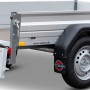 Stema Anhänger Alu 750 mit Hochplanenset, ungebremst, mit Alubordwänden und geöffneter Heckklappe.