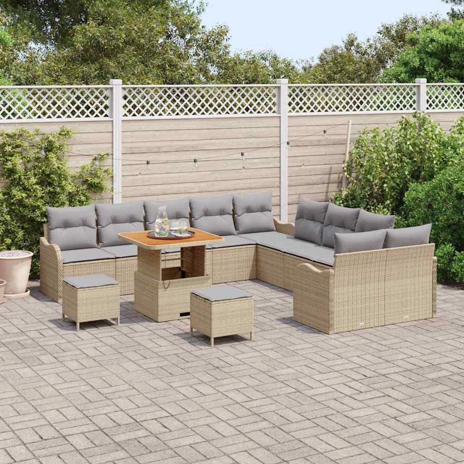 Beiges 13-teiliges Garten-Sofa-Set aus Poly Rattan von vidaXL mit Tisch und Hockern.