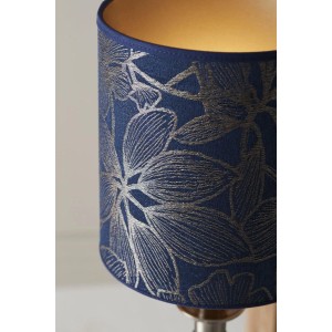 Blauer Lampenschirm Celyn Ziba mit goldenem Blütenmuster für E27 Fassung.