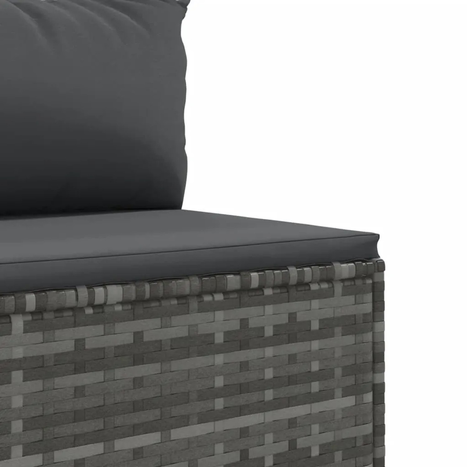 Detailaufnahme: Graues vidaXL Gartensofa aus Rattan mit anthrazitfarbenen Kissen.