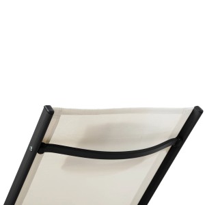 Detailansicht der Svita Fjon Schaukelliege: Beige Liegefläche, Aluminiumgestell.