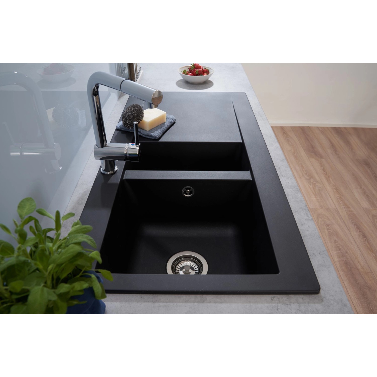 Schwarze Respekta Mineralite Einbauspüle Denver, 100x50 cm, mit Abtropffläche.