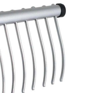 Detailaufnahme des Galaflor Rasenrechens (60 cm) aus pulverbeschichtetem Stahl.