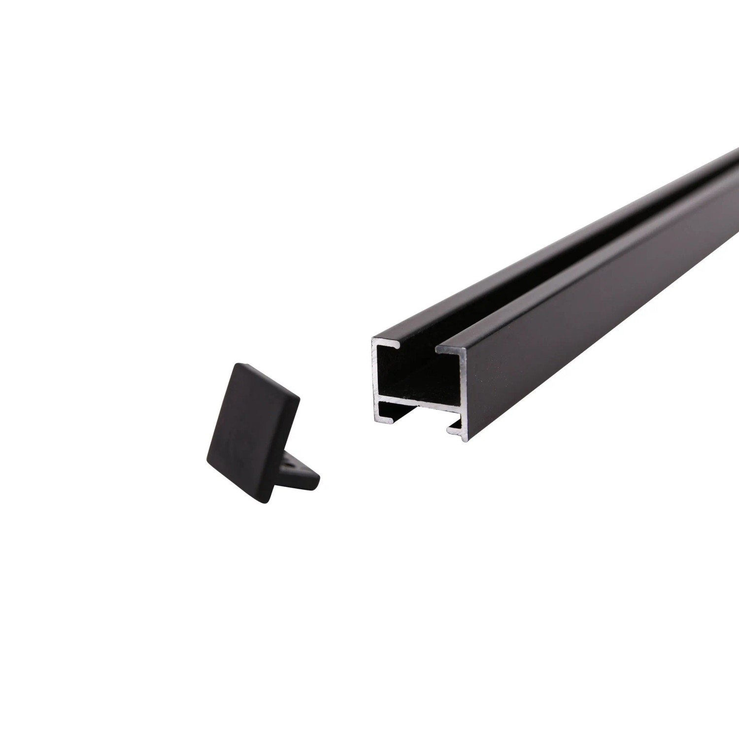 Schwarze Deco-Raum Gardinenschiene Square mit Endstück, Detailaufnahme.