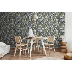 Tadessi Vliestapete Floral M1-No.4257 mit floralem Blättermuster in Grün, Blau, Grau und Schwarz an einer Wand.
