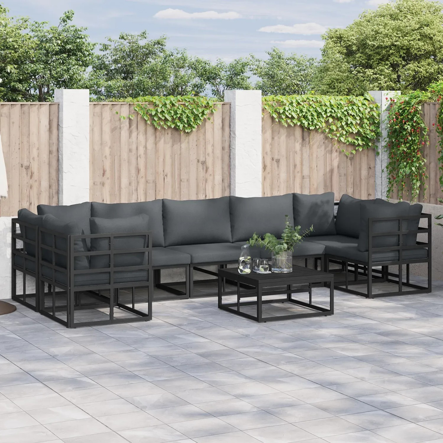 Schwarzes 7-teiliges vidaXL Garten-Sofa-Set aus Aluminium mit Tisch und grauen Kissen.
