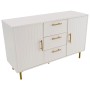 Weiße Kommode mit 3 Schubladen, 2 Türen, geriffelter Front, goldenen Griffen und Metallfüßen. Modernes Wohnzimmermöbel.