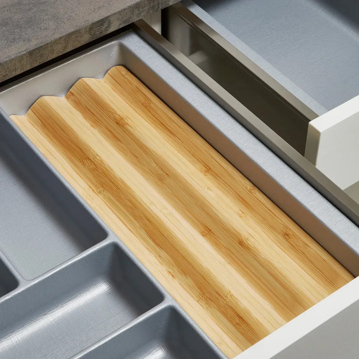 SOTECH Bambus Gewürzeinsatz im Schubladensystem für Küchen-Ordnung, Detailaufnahme.
