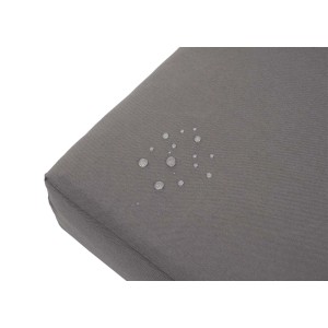 Detailaufnahme: Dunkelgraues Kissen der MCW Poly-Rattan Sitzbank G16 mit Wassertropfen.