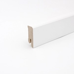 Sockelleiste White&Black Cubica, weißglänzend, 40x18x2400 mm. Für individuelle Wandgestaltung.