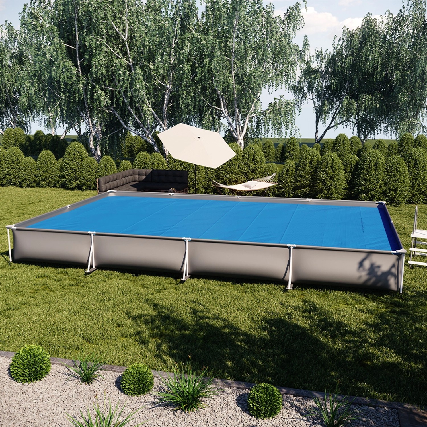 Blaues OK-Living Solarfolie 800 cm Pool Abdeckung. Robuste 400 My Solarplane auf Pool im Garten.