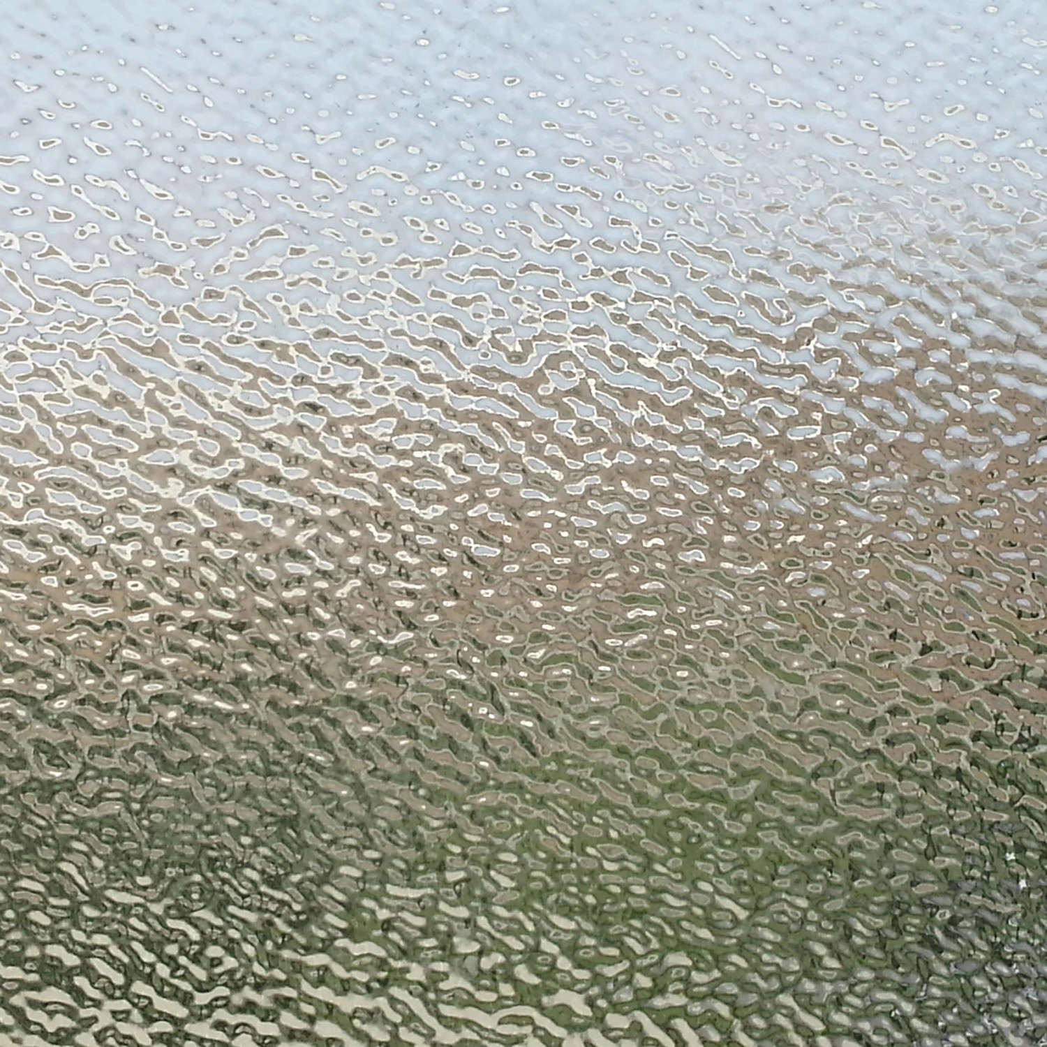 Detailaufnahme der Ornamentverglasung einer weißen Kunststoff Nebeneingangstür K511.