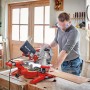 Einhell Zug-Kapp-Gehrungssäge TC-SM 254 im Einsatz beim Holzzuschnitt.