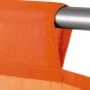 Detailaufnahme: Orangefarbene Bistrogardine mit Stangendurchzug und Raffoptik.