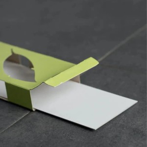 Futura-Shop Lebensmittelmotte Pheromonfalle mit 3 Klebeflächen, geöffnet.