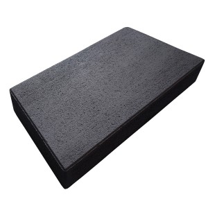 Anthrazitfarbene EHL Trapez-Mähkante, 32x16x5 cm, für Rasenkanten und Garteneinfassungen.