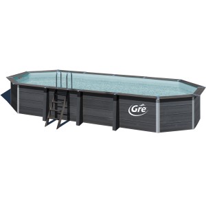 Ovaler Gre Composite Pool Avantgarde (804x386x124 cm) mit Leiter und grauer Innenhülle.