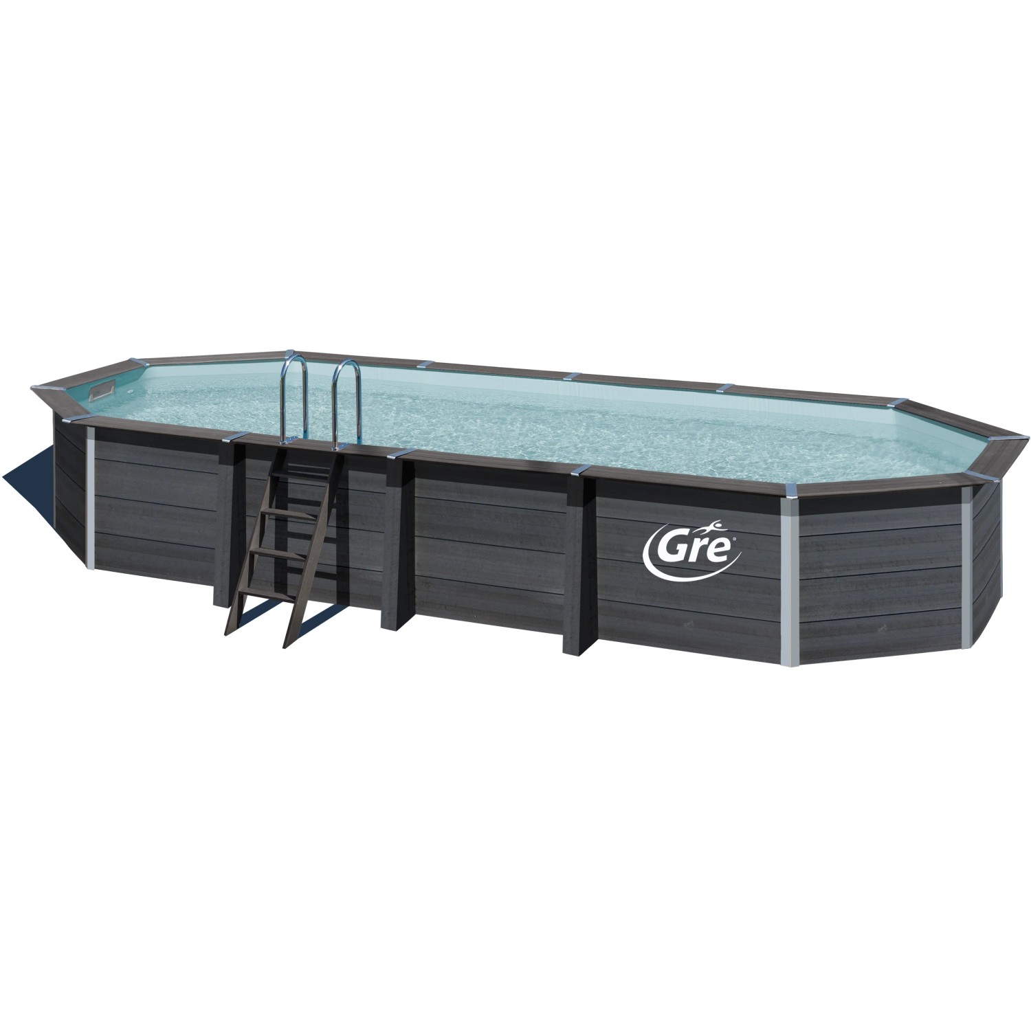 Ovaler Gre Composite Pool Avantgarde (804x386x124 cm) mit Leiter und grauer Innenhülle.