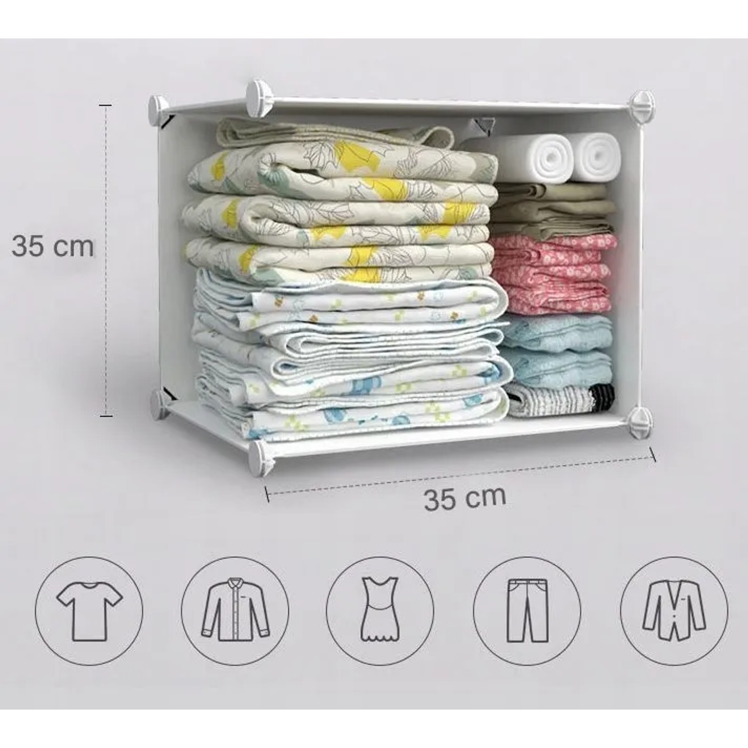 Weißes Rebiko Modul 35x35 cm, gefüllt mit gefalteter Kleidung. Modularer, faltbarer Kleiderschrank für flexible Aufbewahrung.