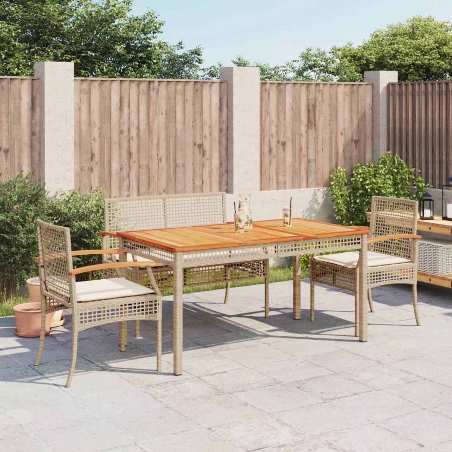 Beige 4-tlg. Garten Essgruppe aus Polyrattan mit Holztisch und Kissen.