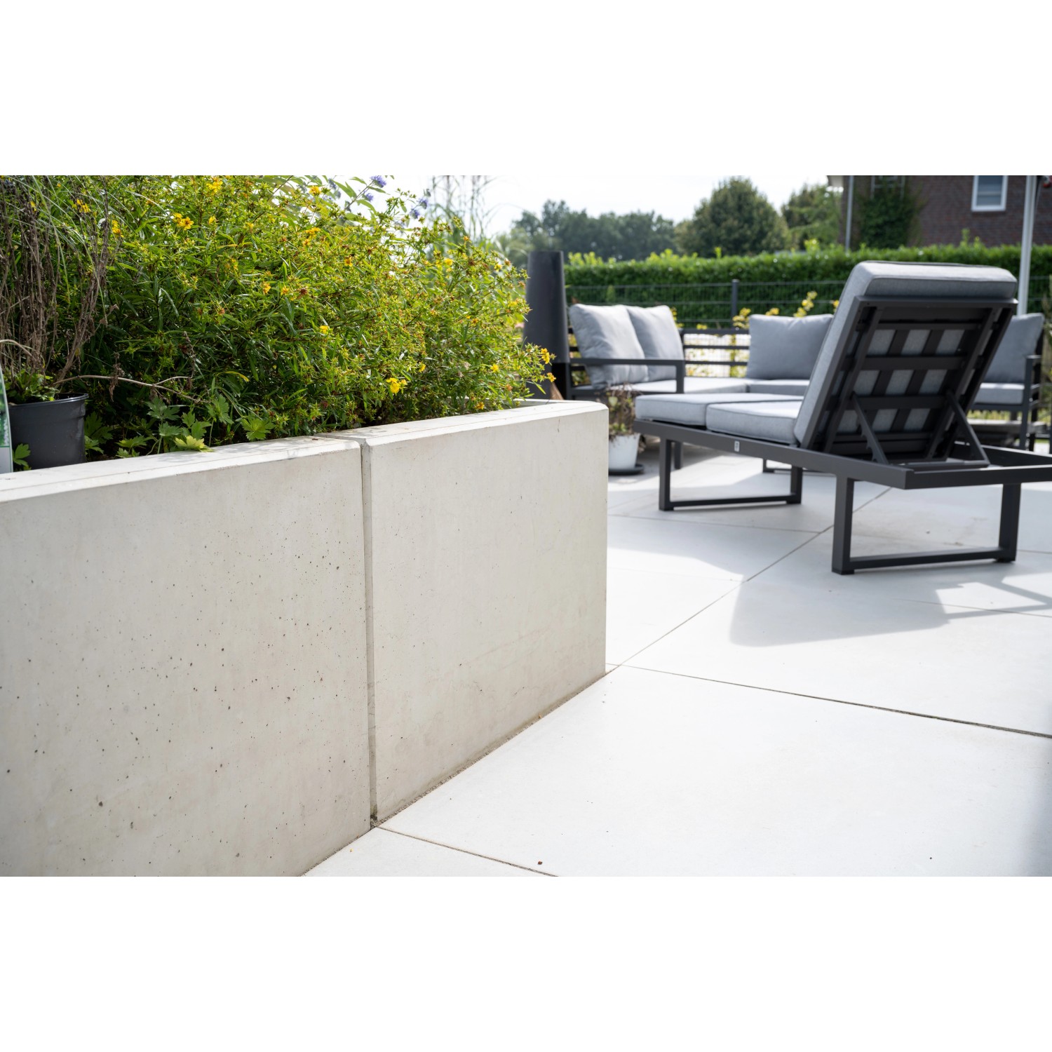 Diephaus L-Stein bewehrt, grau, 80x100x45x12 cm, als Einfassung oder Mauersystem im Garten.